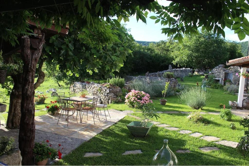 בוזט Villa Mavrici, Neighbors Free מראה חיצוני תמונה