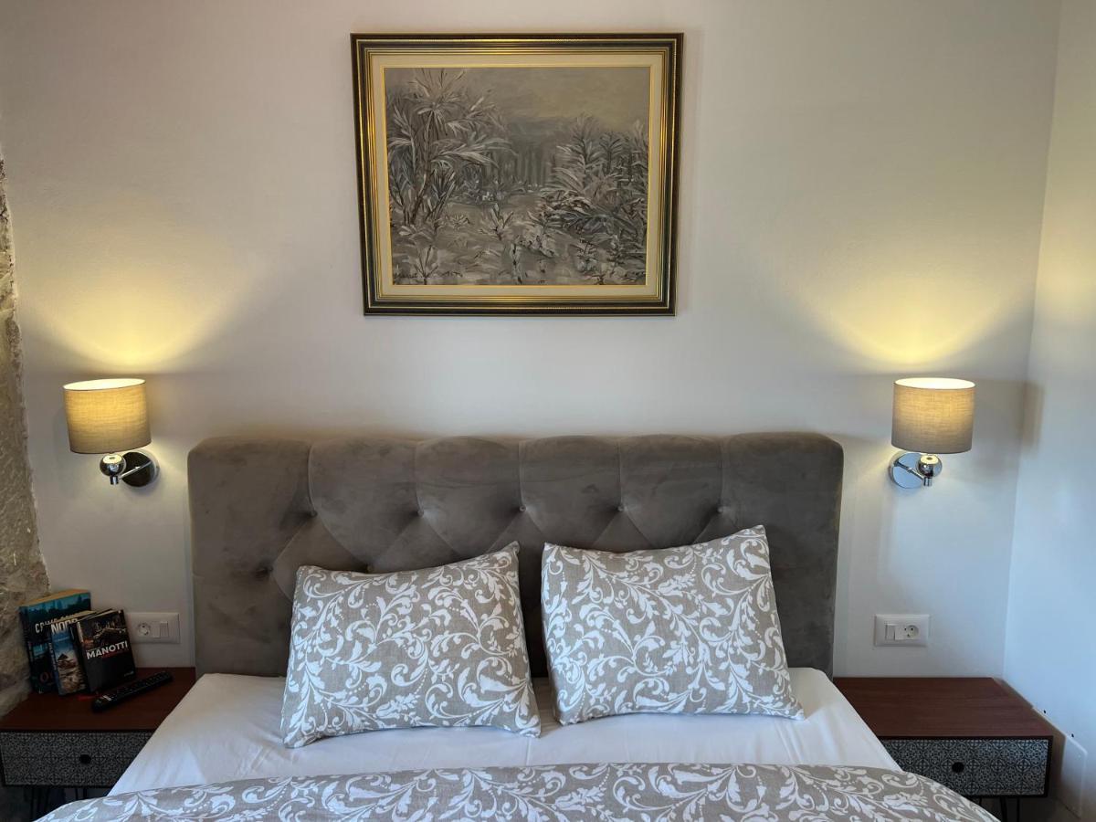 בוזט Villa Mavrici, Neighbors Free מראה חיצוני תמונה